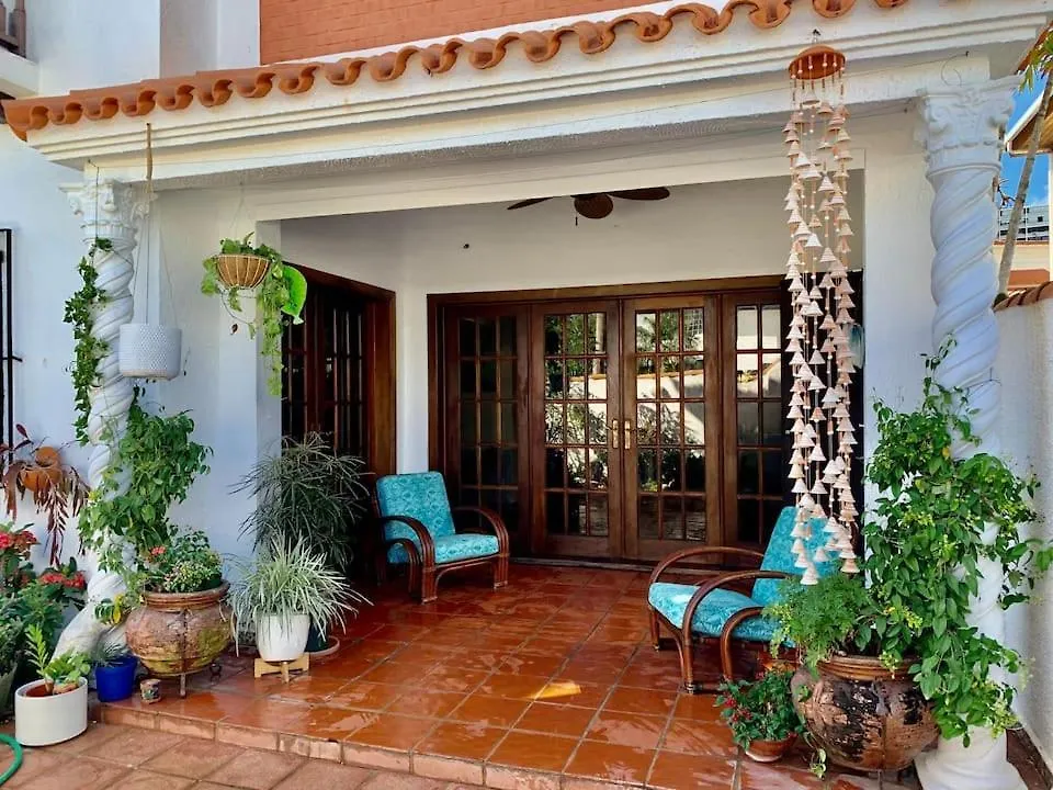 Footprints Beach House At Yardley Place San Juan Casa vacanze